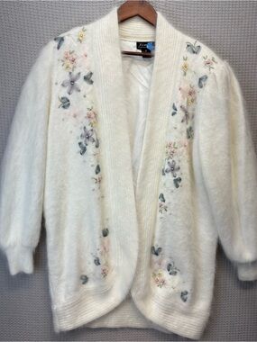 Vtg VENESHA Angora White Cardigan Sweater Women’s Med Floral Cottagecore Rare
